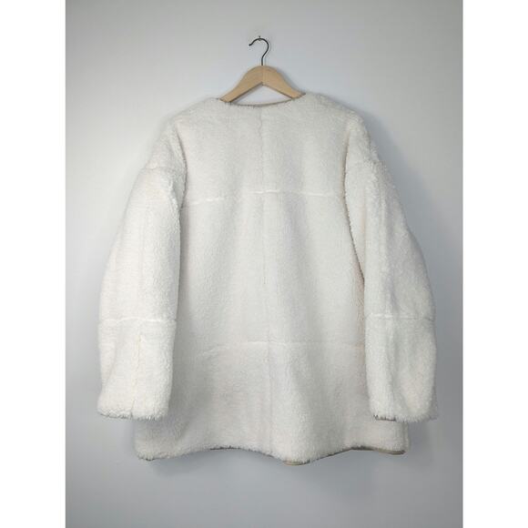 Levi's Marlowe Oversized Reversible Sherpa Jacket in Coconut Milk - Picture 9 of 14